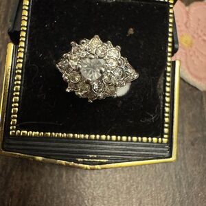 Elegant Silver Floral Ring